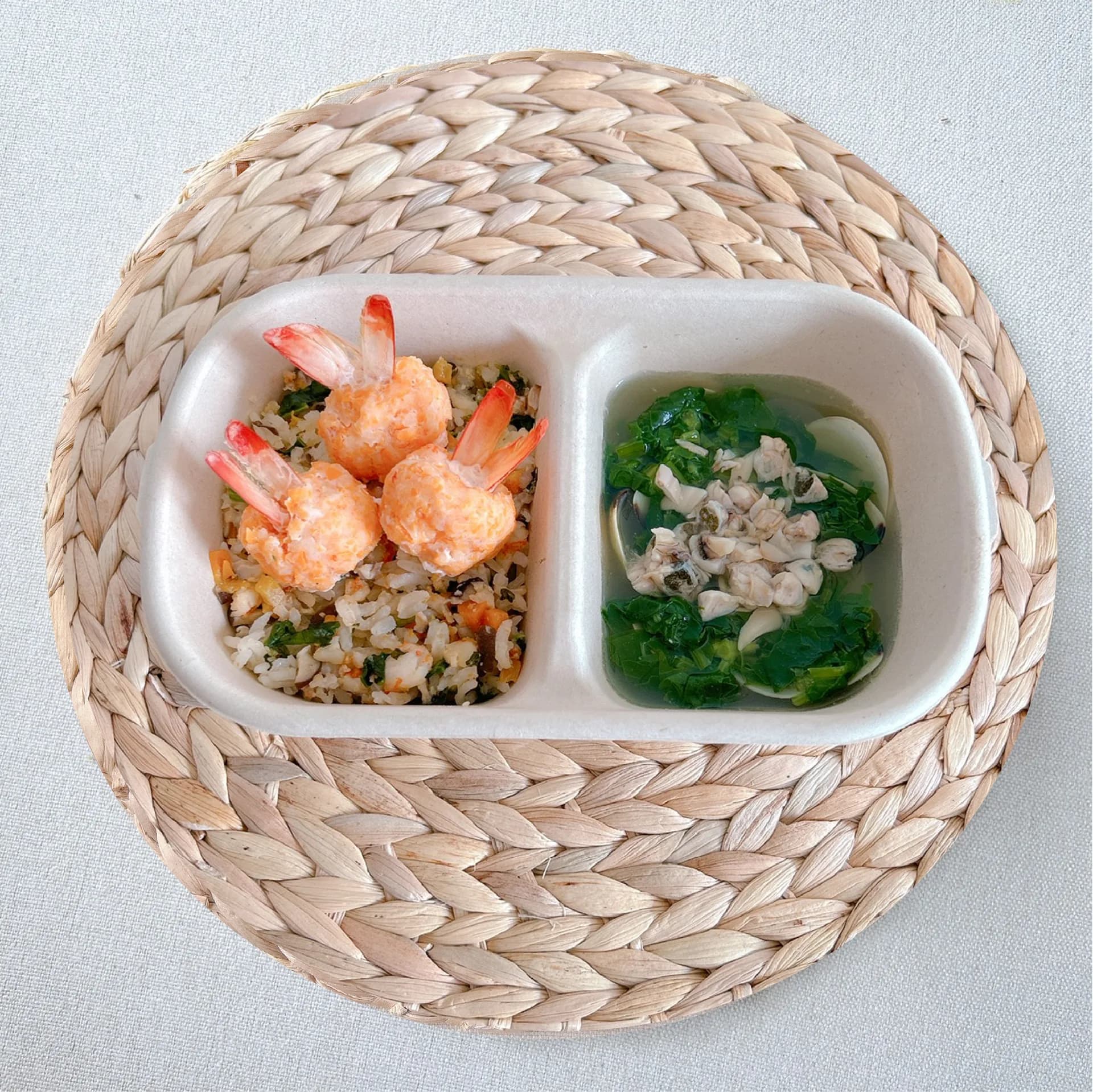Cơm Risotto tôm, nấm đùi gà kèm canh rau bó xôi nấu nghêu